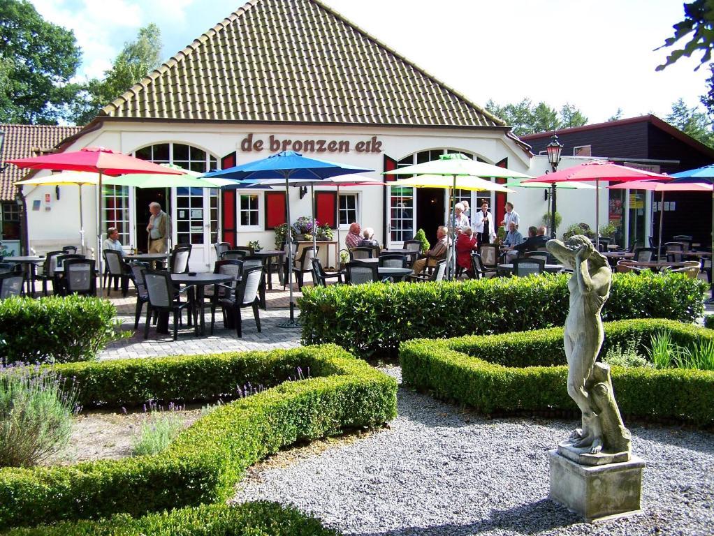Vakantiepark De Bronzen Eik Sellingen Esterno foto