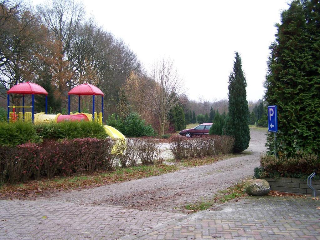 Vakantiepark De Bronzen Eik Sellingen Esterno foto