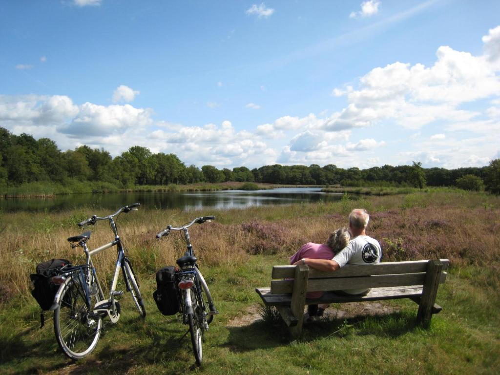 Vakantiepark De Bronzen Eik Sellingen Esterno foto